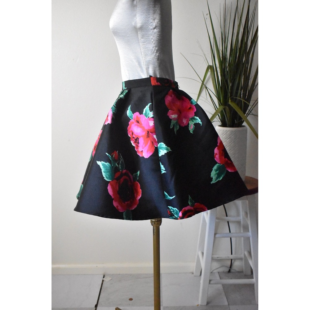B. Smart Floral Mini Skirt Womens Size 0 Black Pink Rose Satin A-Line Modern Era - Picture 3 of 9